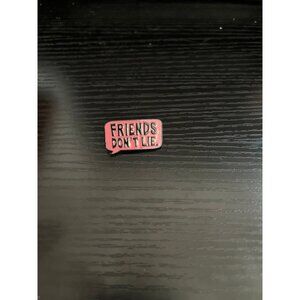 Enamel Pin stranger Things Friends don’t lie
